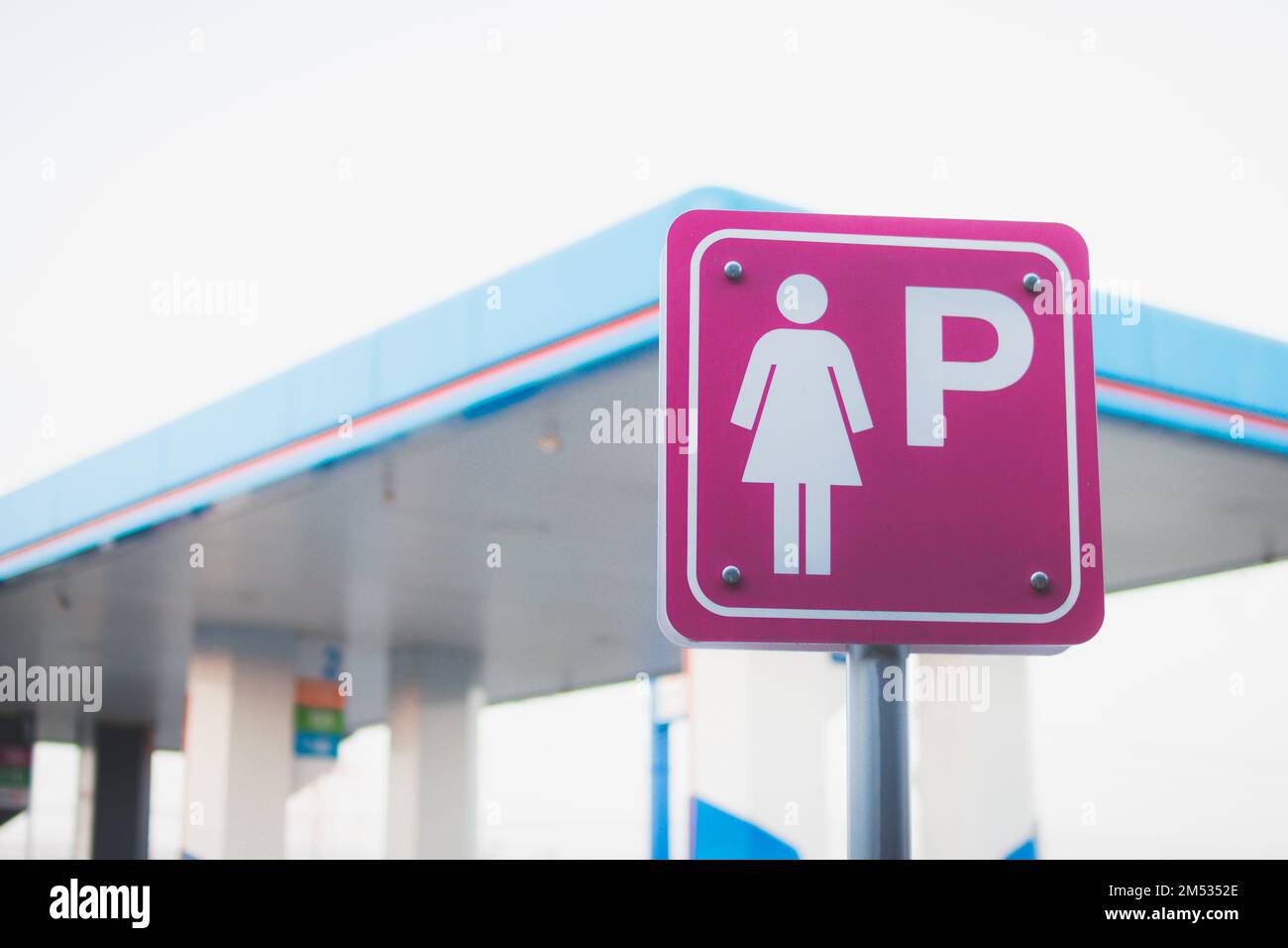 Space station icon logo hi-res stock photography and images - Alamy