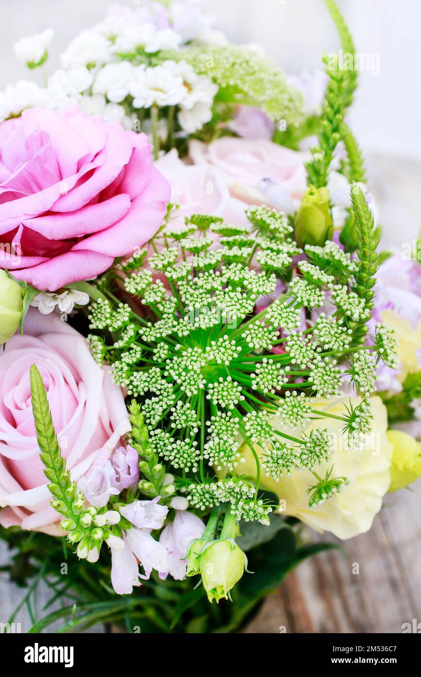 Wedding bouquet with roses, chrysanthemum and Anthriscus sylvestris. Stock Photo