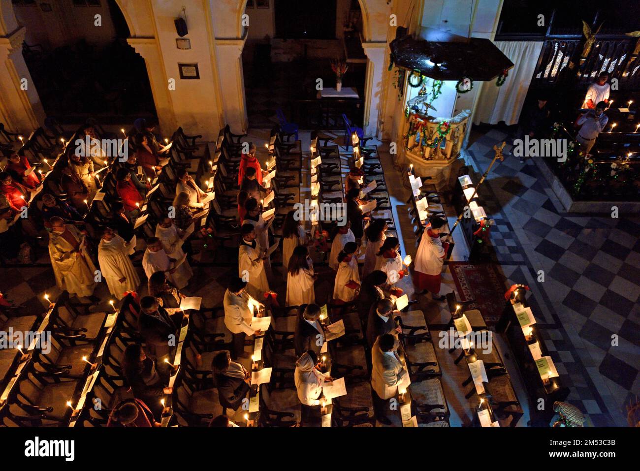kolkata-india-24th-dec-2022-on-christmas-eve-the-midnight-mass-is