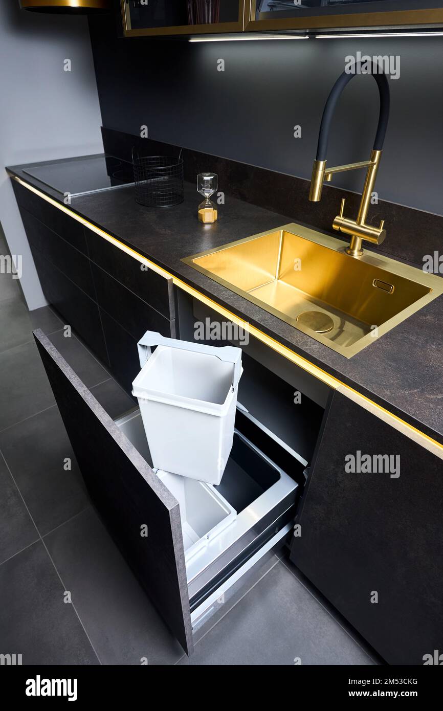 Kitchen waste bin Pull out kitchen drawer for waste bin