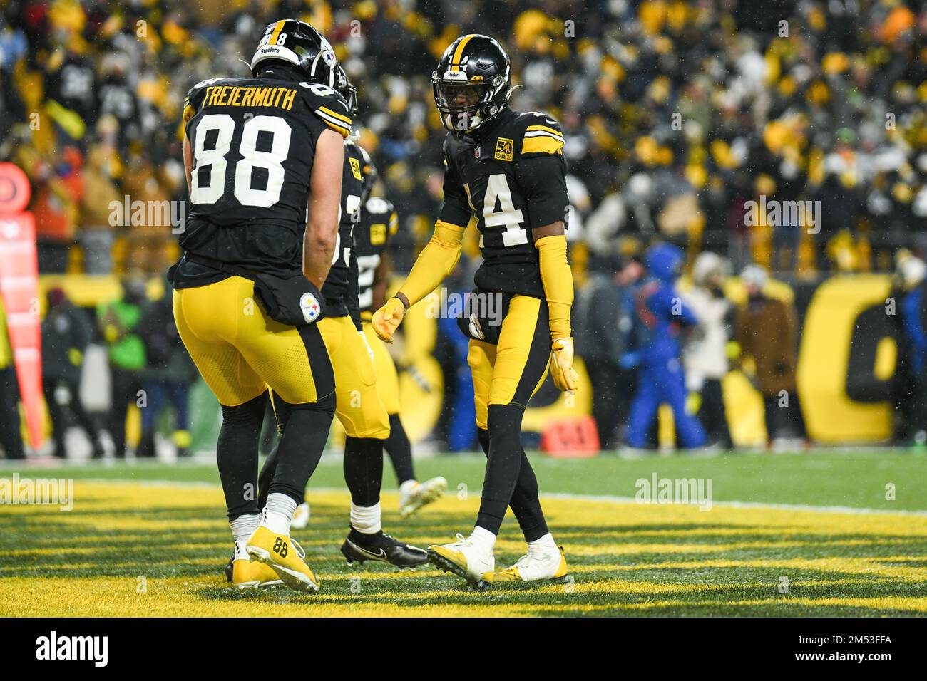 Miami Gardens, Florida, USA. 23rd Oct, 2022. October 23rd, 2022 Pittsburgh  Steelers running back Najee Harris (22), Pittsburgh Steelers wide receiver  George Pickens (14), and Pittsburgh Steelers wide receiver Diontae Johnson  (18)