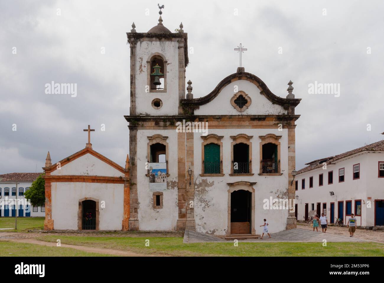 Paraty, Brazil. 27 December, 2012. A general view shows Capela de Santa Rita (Chapel of Saint Rita) during cloudy day, in Paraty (or Parati), Rio de Janeiro, Brazil. The historic center of Paraty, were inscribed on UNESCO World Heritage List in 2019 under the title 'Paraty and Ilha Grande'. Stock Photo