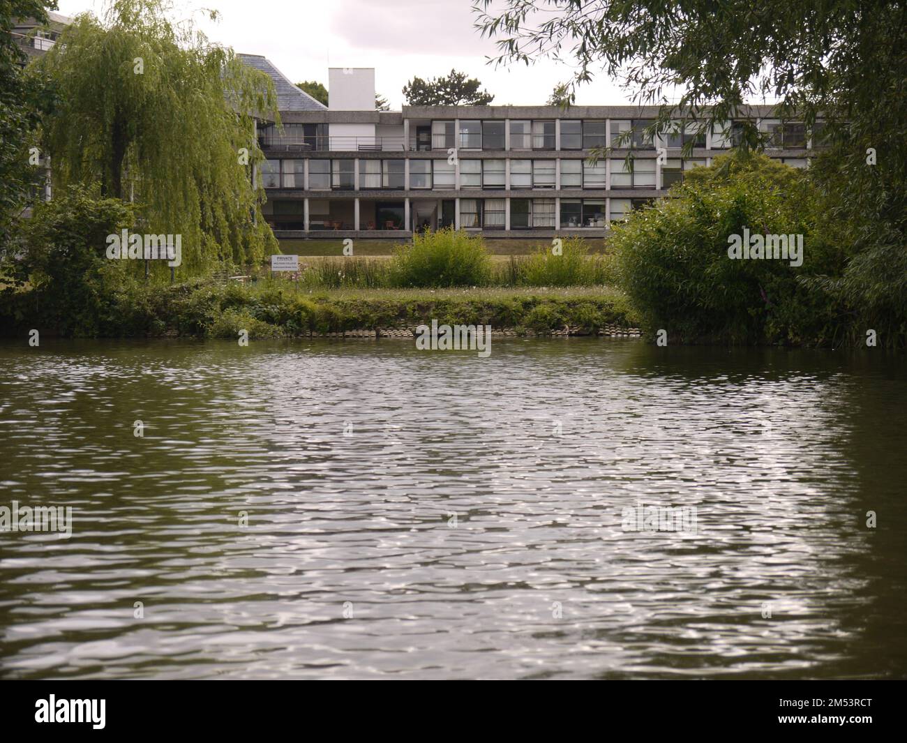 Wolfson College, Oxford, seen from the River Cherwell Stock Photo