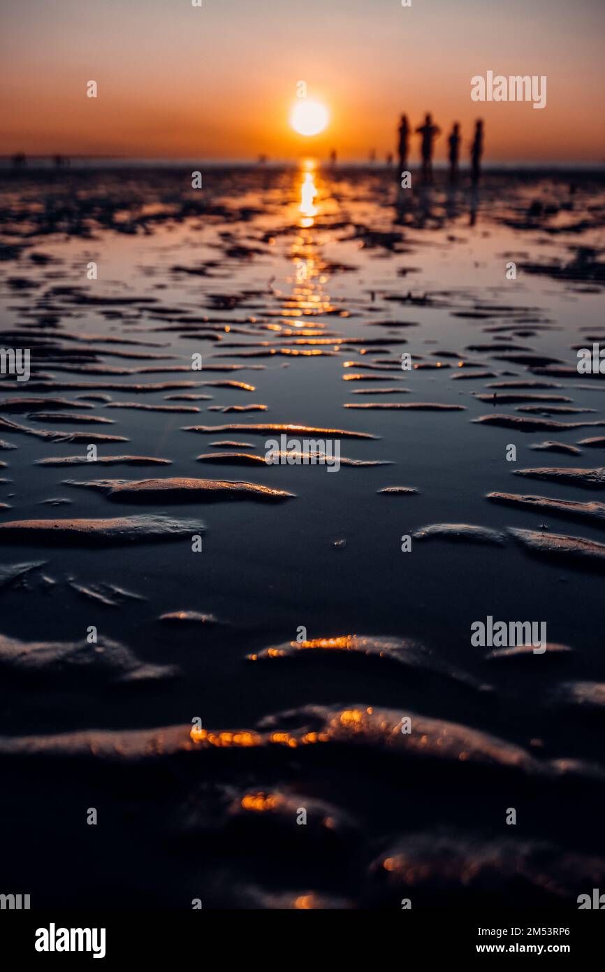 Vertical shot sunset reflecting hi-res stock photography and images - Alamy