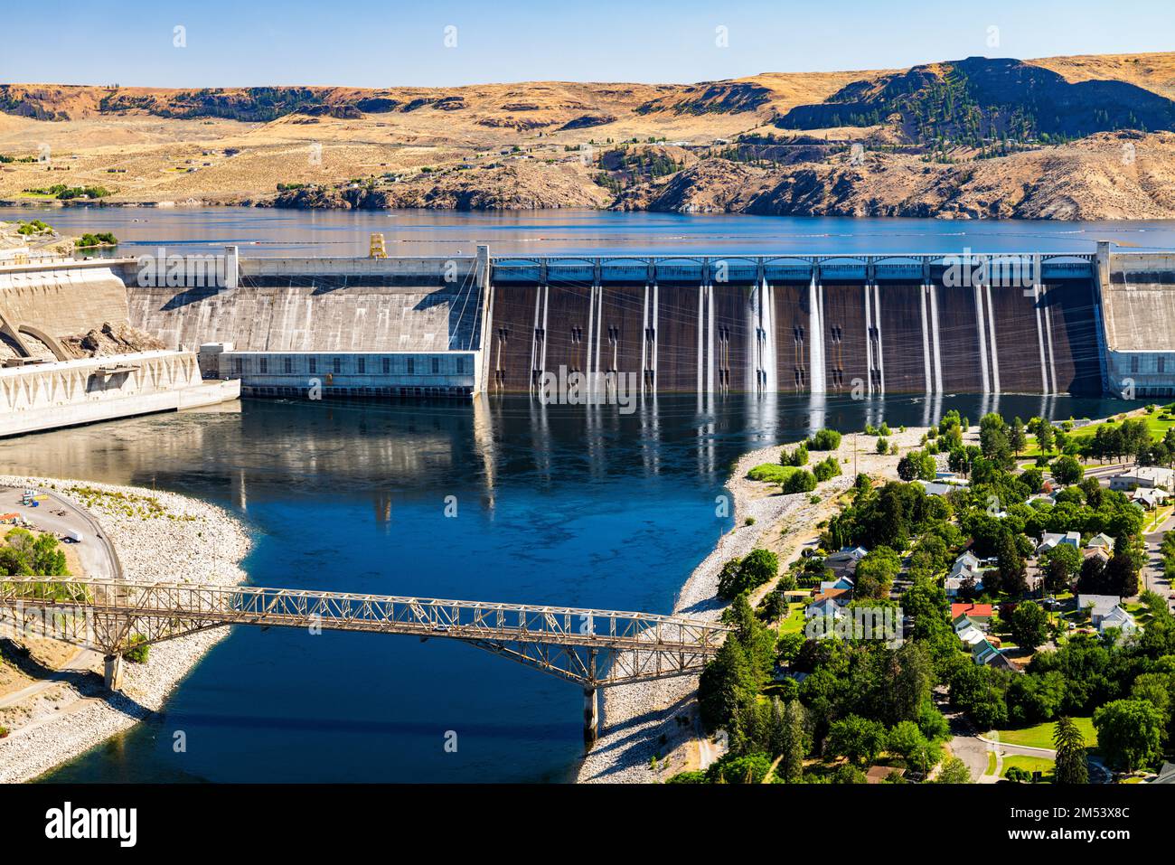 Grand Coulee hydroelectric dam; largest producer of power in the USA