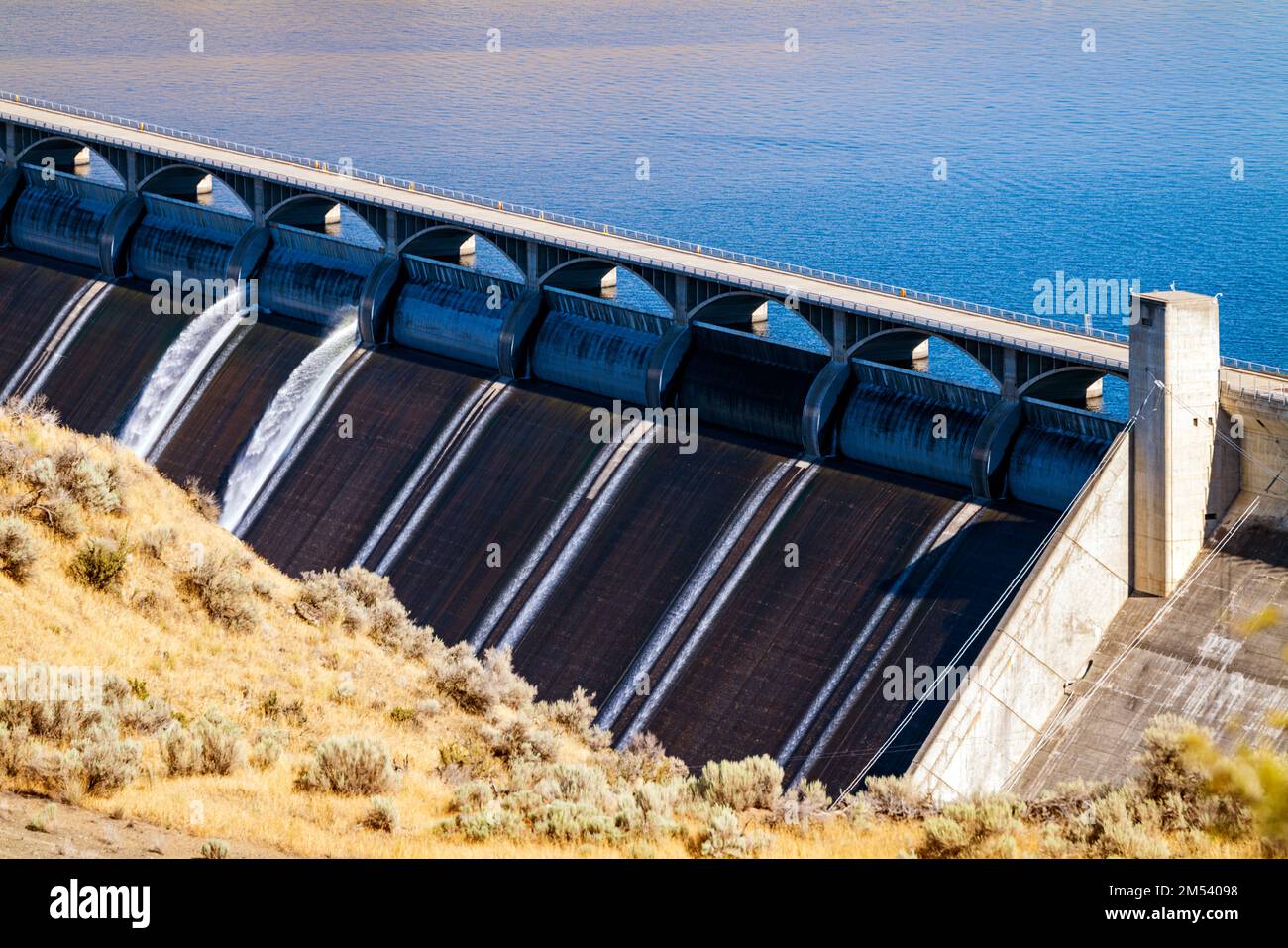 Grand Coulee hydroelectric dam; largest producer of power in the USA