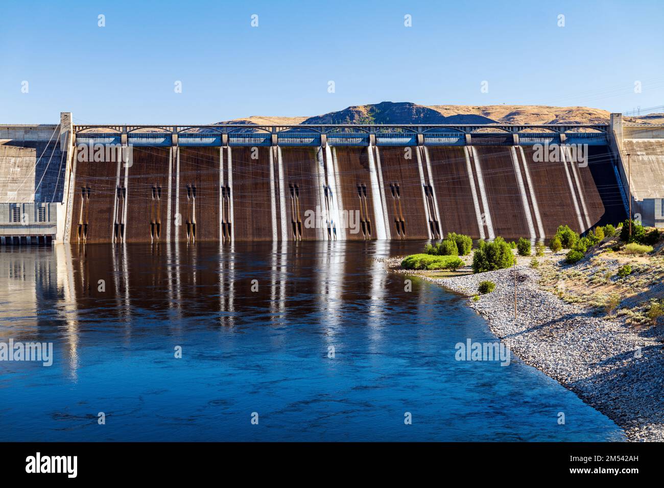 Grand Coulee hydroelectric dam; largest producer of power in the USA
