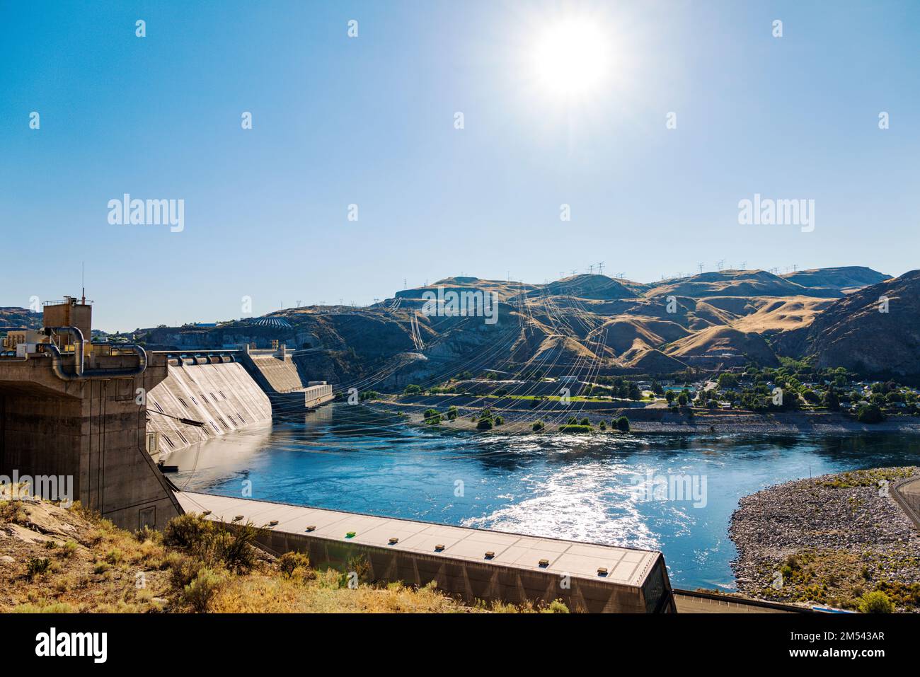 Grand Coulee hydroelectric dam; largest producer of power in the USA
