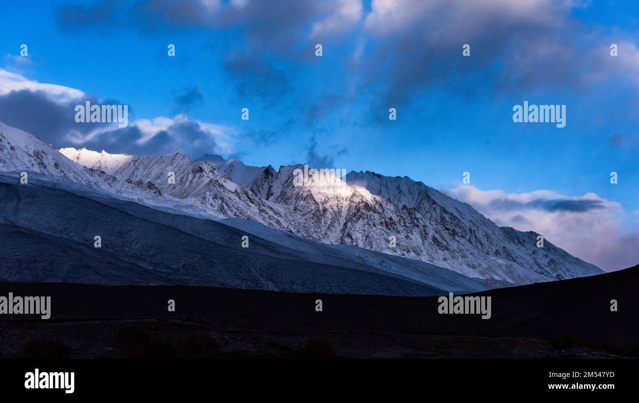 Indian himalaya mountains hi-res stock photography and images - Alamy