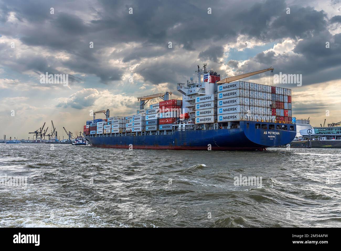 Container vessel unload hi-res stock photography and images - Alamy