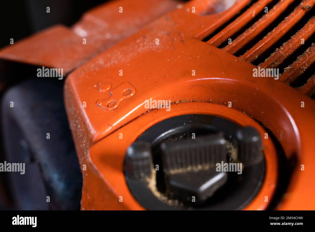 Tank for filling the lubricant for lubricating the saw chain on the