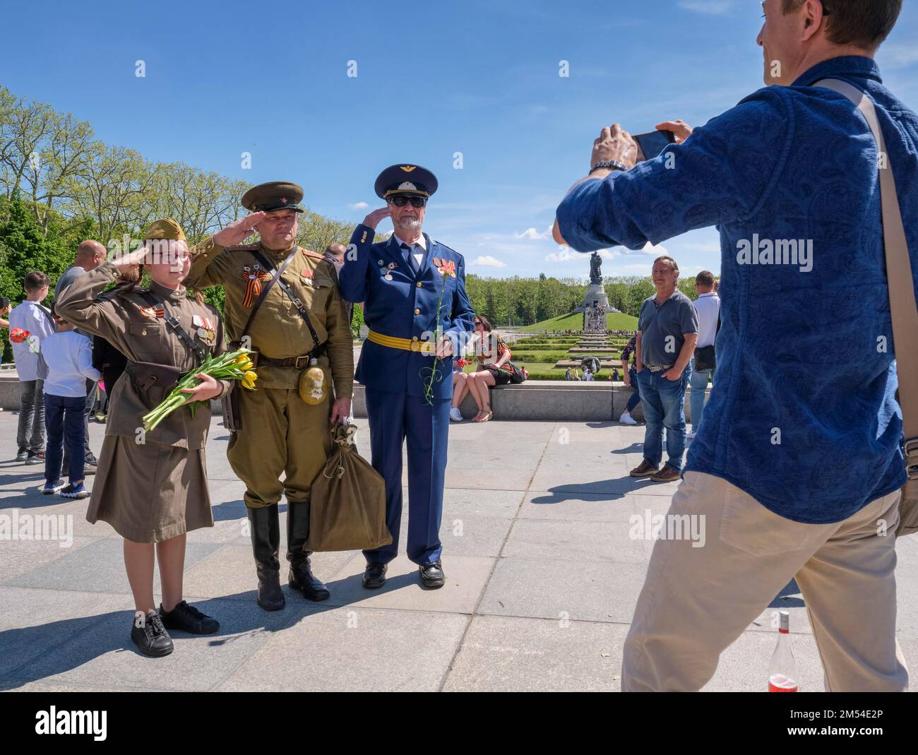 Germany, Berlin, 09. 05. 2020, Victory Day (over Hitler's fascism), Soviet Memorial Berlin-Treptow, uniforms, commemorative photo Stock Photo