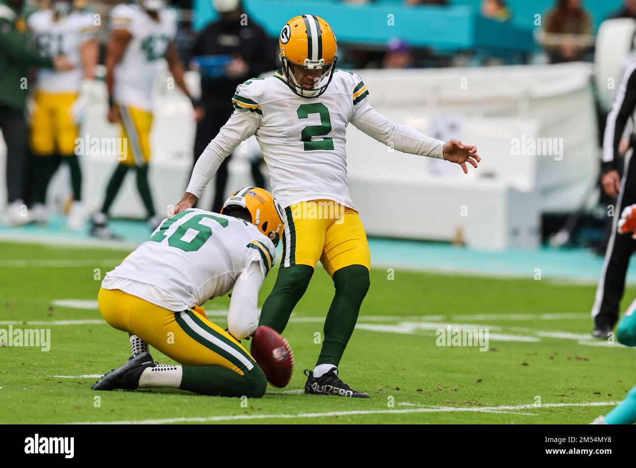 Miami. FL USA; Green Bay Packers place kicker Mason Crosby (2) kicks a