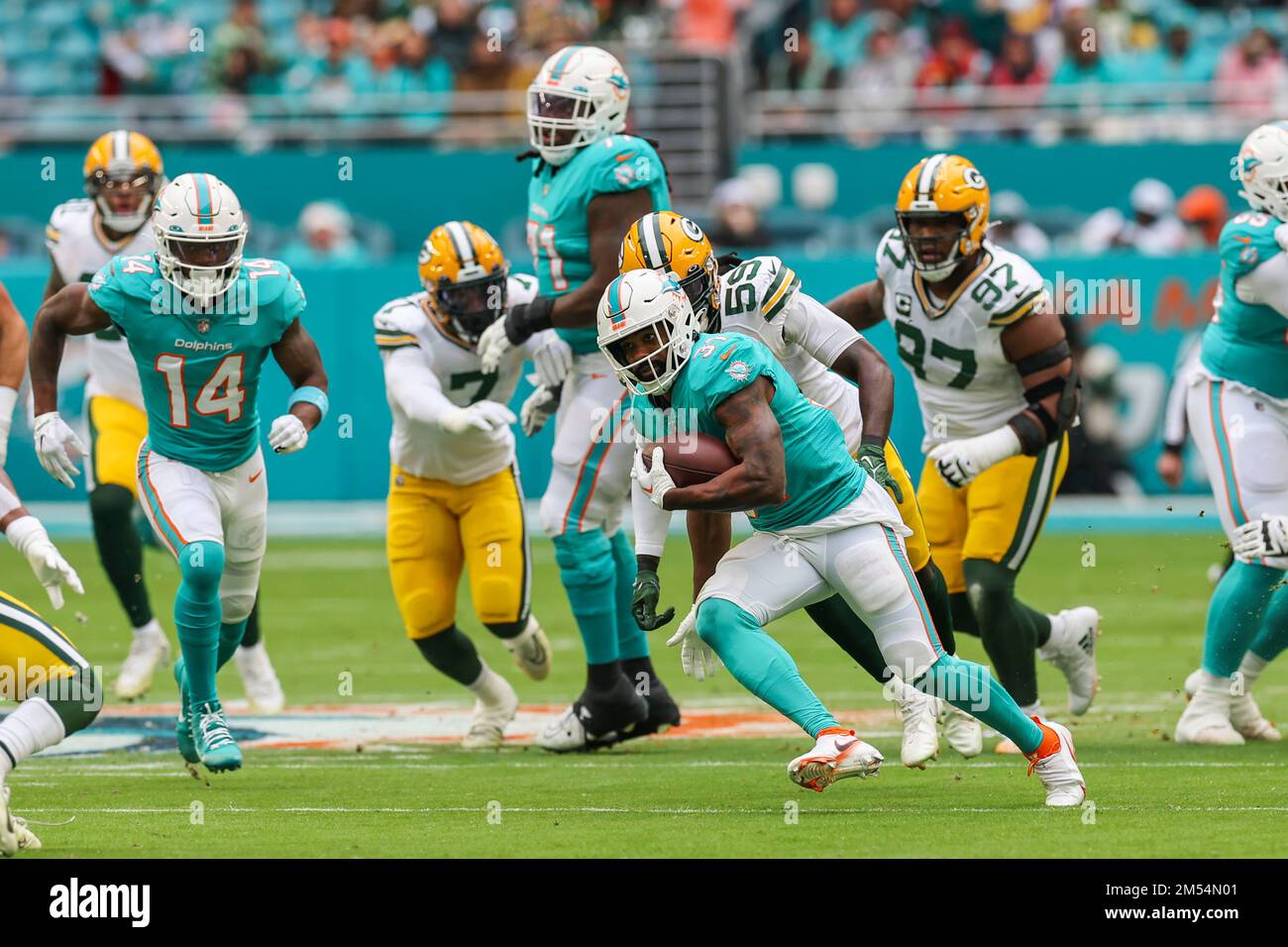 Miami. FL USA; Miami Dolphins running back Raheem Mostert (31) runs