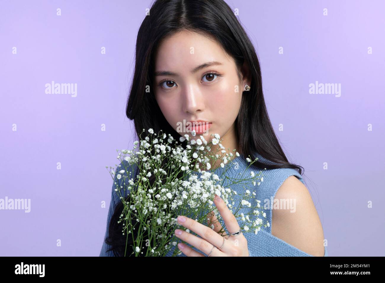 beautiful young Korean Asian woman portrait studio photo in winter skin ...