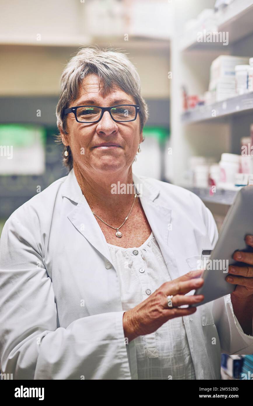 Pharmacist at work hi-res stock photography and images - Alamy