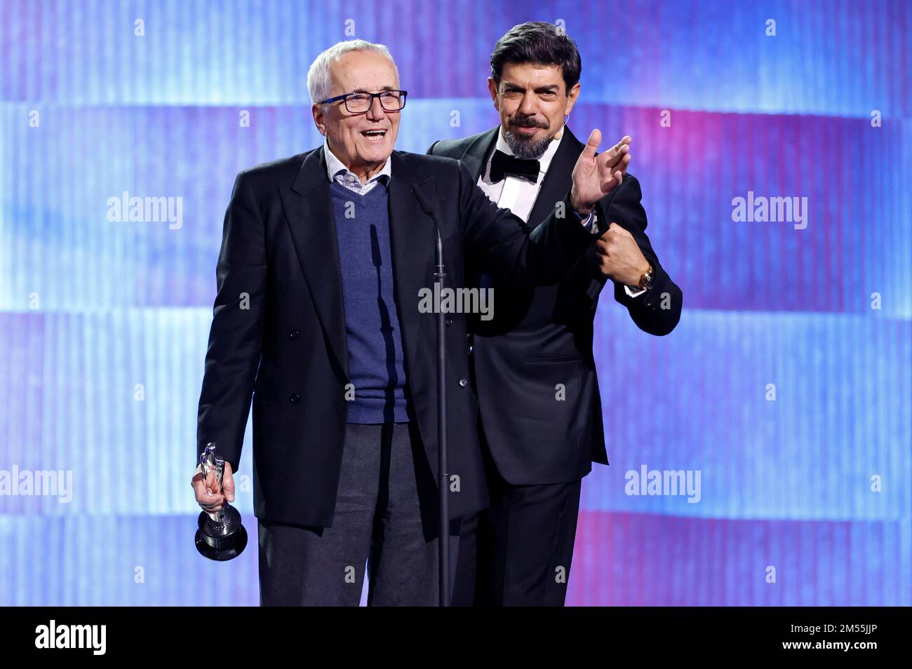 https://c8.alamy.com/comp/2M55JJP/marco-bellocchio-and-pierfrancesco-favino-attending-the-35th-european-film-awards-2022-at-harpa-conference-and-concert-hall-on-december-10-2022-in-reykjavik-iceland-2M55JJP.jpg