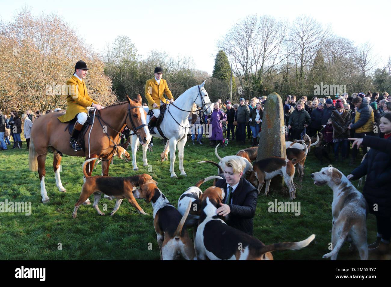 Hawridge, Chesham, UK. 26th Dec, 2022. Riders and their hounds gather in a field before the hunt. Credit: Uwe Deffner/Alamy Live News Stock Photo