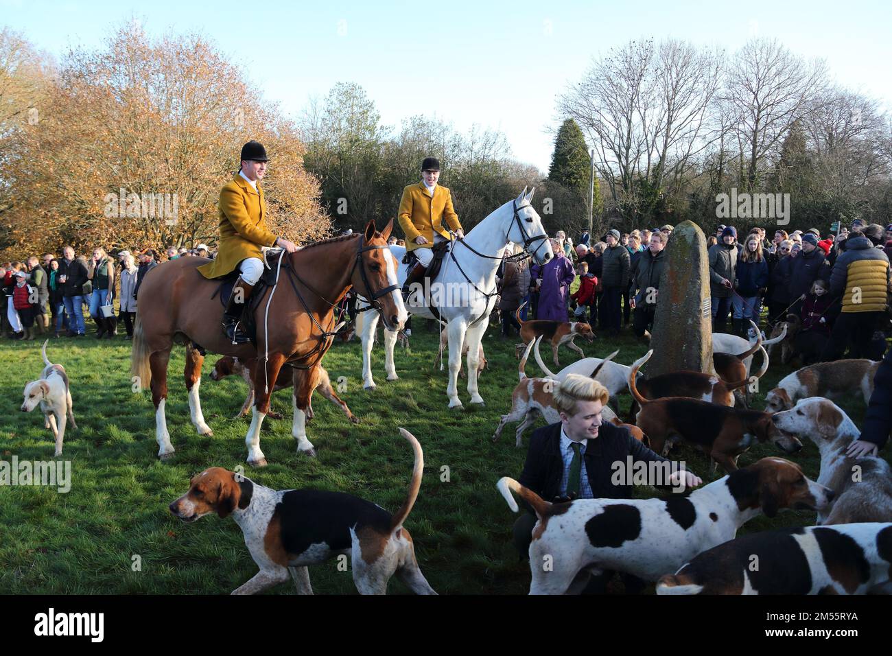 Hawridge, Chesham, UK. 26th Dec, 2022. Riders and their hounds gather in a field before the hunt. Credit: Uwe Deffner/Alamy Live News Stock Photo