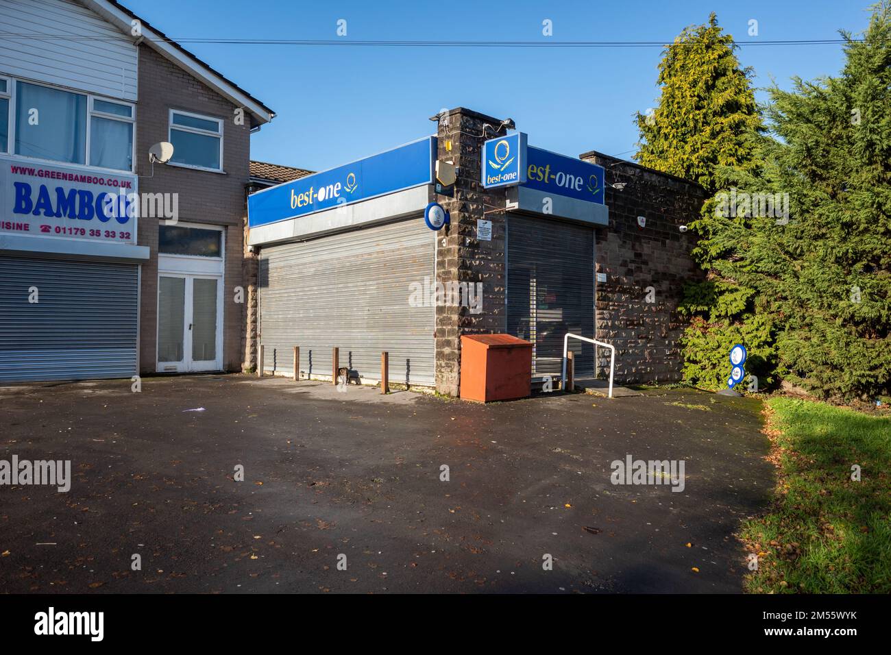 Row of shop Kingswood, Bristol Uk (Dec22 Stock Photo Alamy