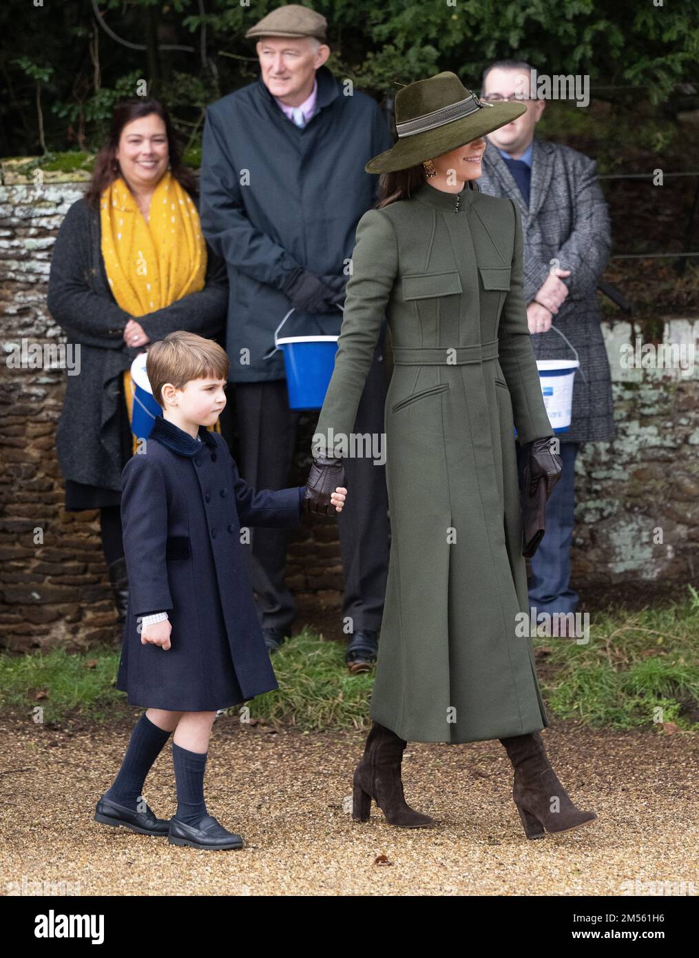Sandringham, UK. 25 December, 2022.  Catherine, Princess of Wales, and Prince Louis leave church following the Christmas Day service at Sandringham Ch Stock Photo