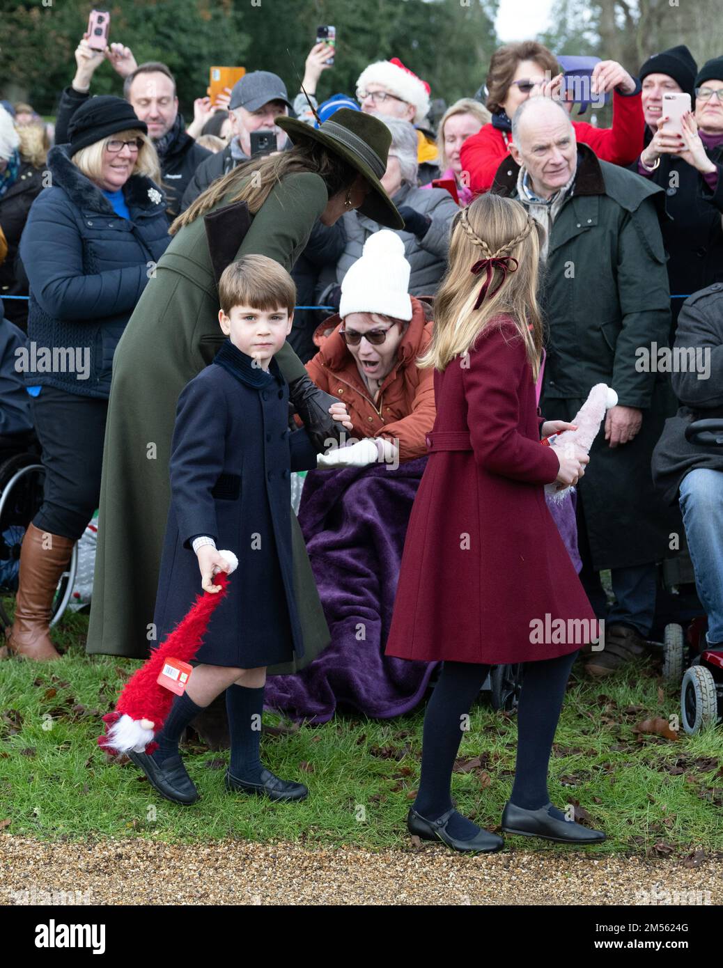 Sandringham, UK. 25 December, 2022.  Catherine, Princess of Wales with her children, Prince Louis and Princess Charlotte, meet the public following th Stock Photo