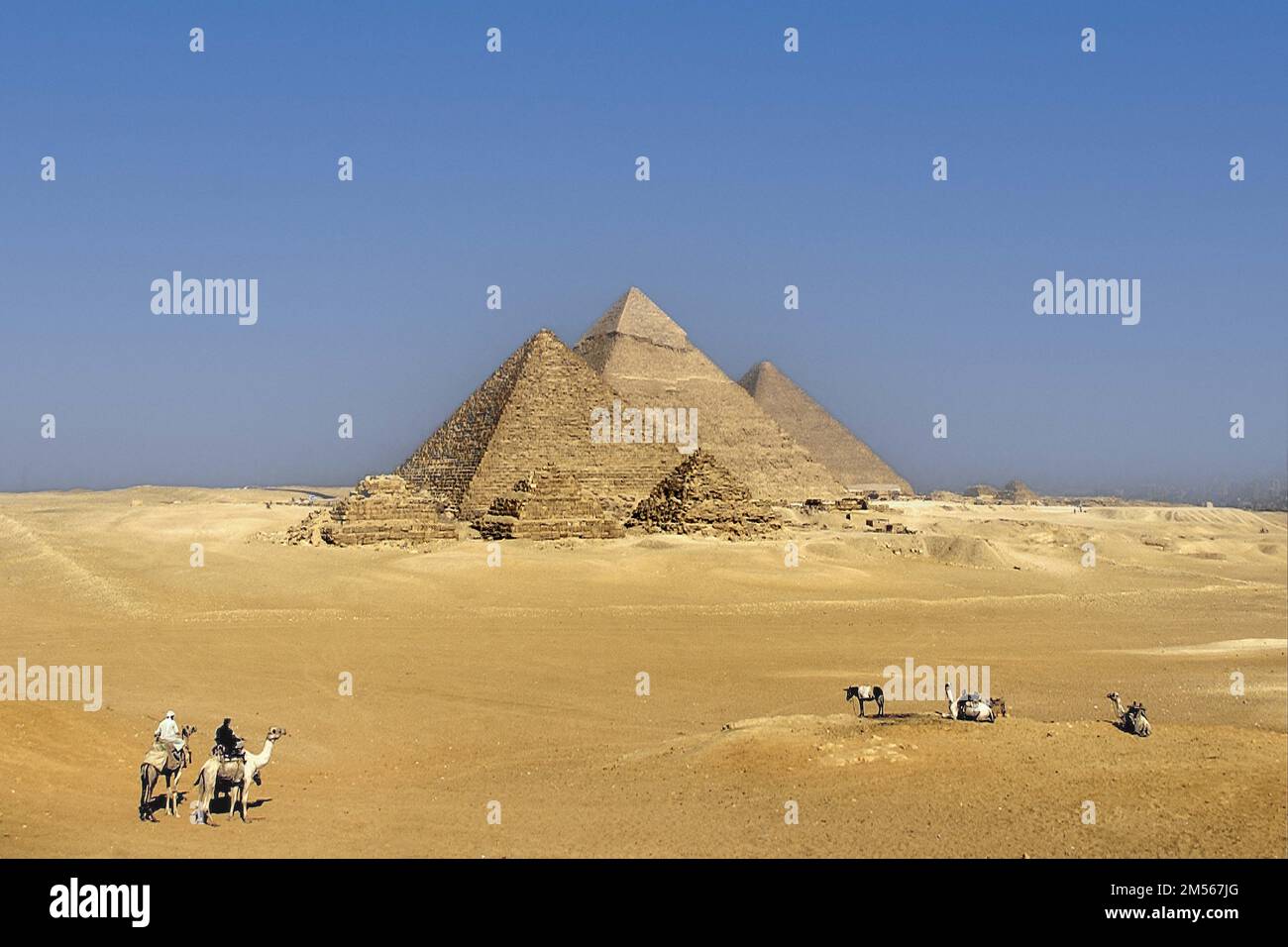 Egypt. Cairo. Gizeh (or Giza). From the desert, west of Cairo, the famous view of the nine pyramids: in the foreground, the three small pyramids of th Stock Photo