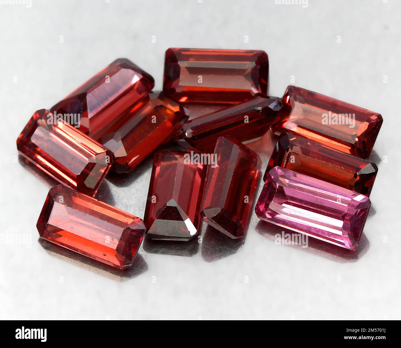 Red rhodolite hi-res stock photography and images - Alamy