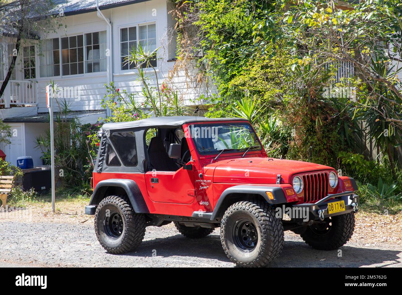 Red jeep hi-res stock photography and images - Alamy