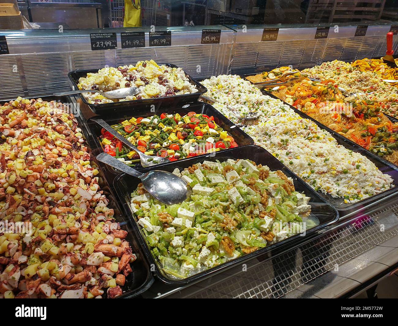 Grocery store salad hi-res stock photography and images - Alamy