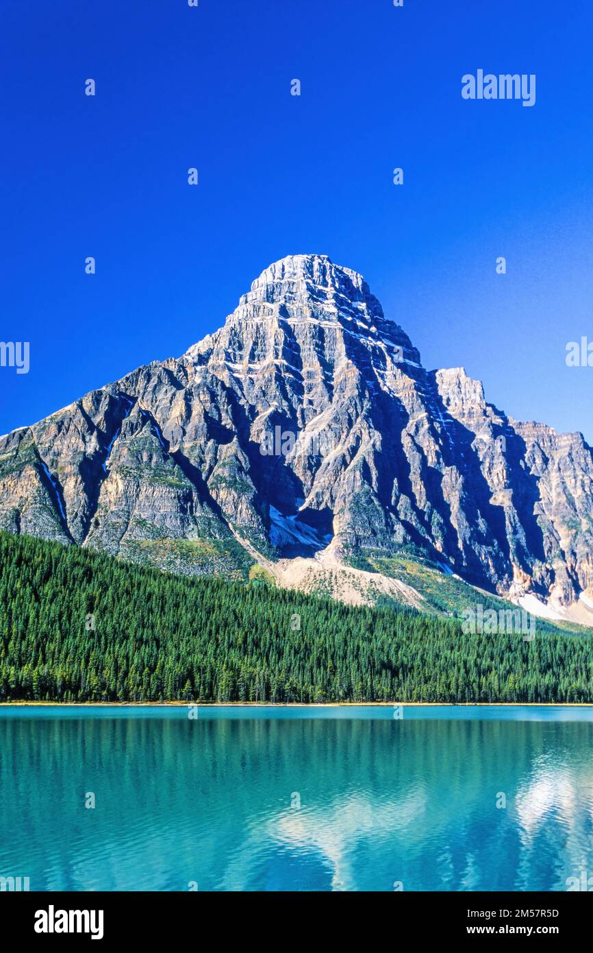 Beautiful glacial lake in rocky hi-res stock photography and images - Alamy