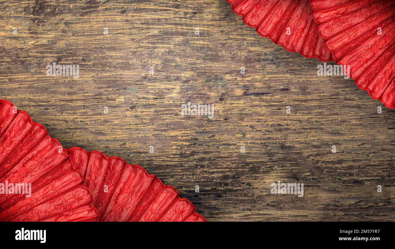 Red chinese fan hi-res stock photography and images - Alamy