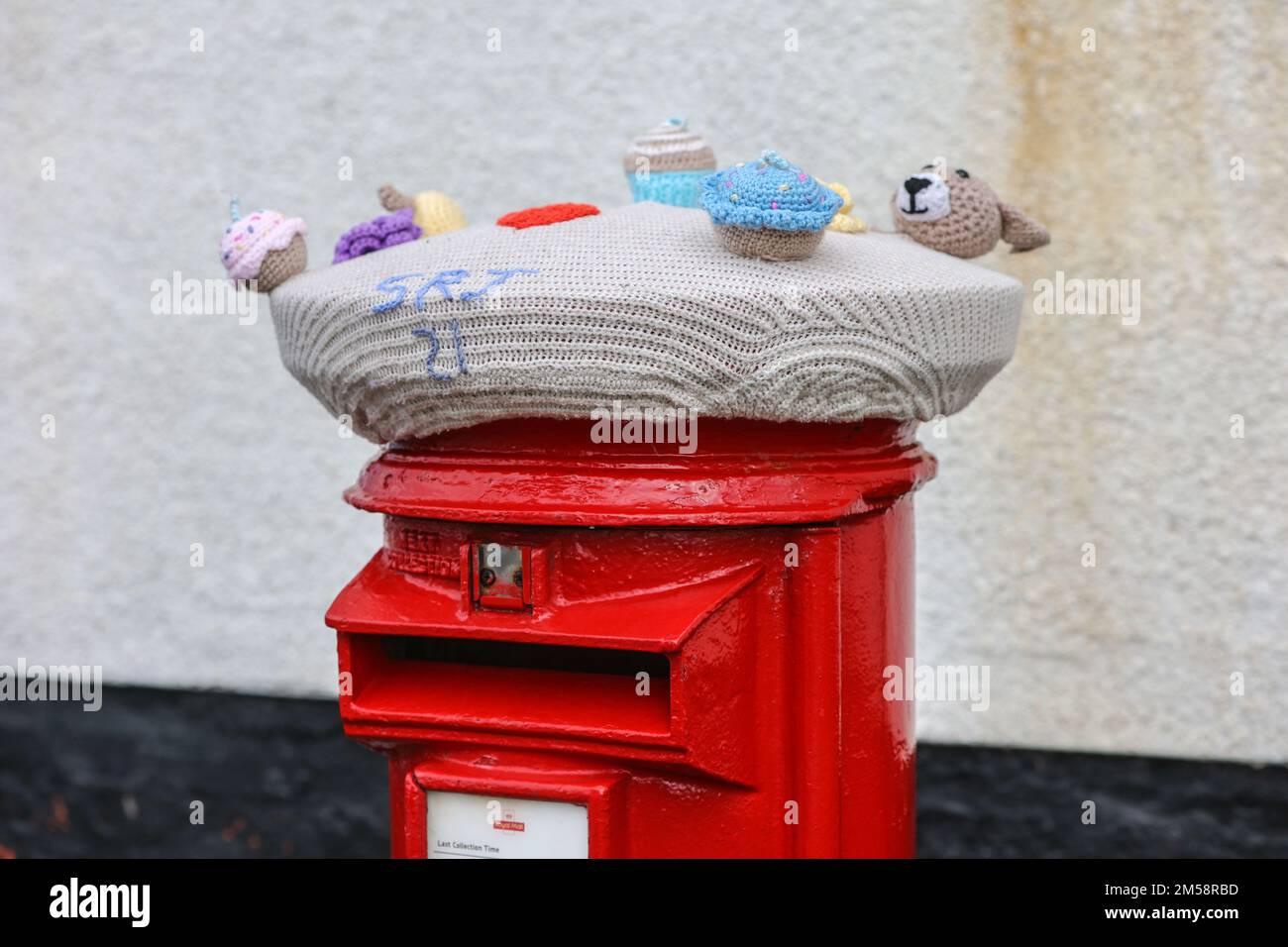 Grafitti knitting hi res stock photography and images Alamy