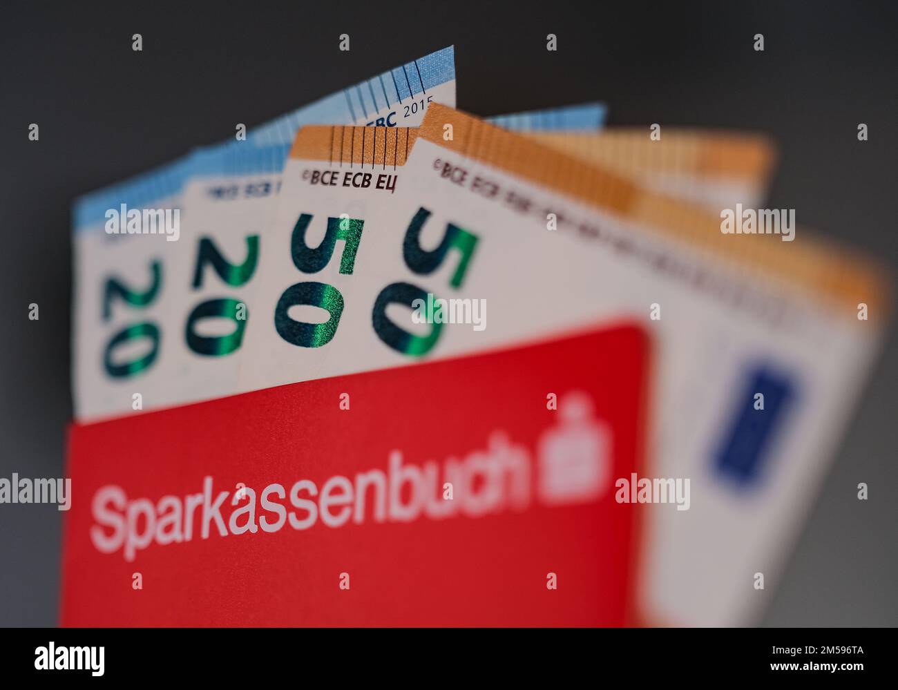 Cologne, Germany. 27th Dec, 2022. Illustration - Banknotes stuck in a savings bank passbook. Banks and savings banks are rediscovering savers, who are benefiting from rising interest rates after years in the doldrums.(To dpa: 'Interest rates rise again after long doldrums') Credit: Oliver Berg/dpa/Alamy Live News Stock Photo