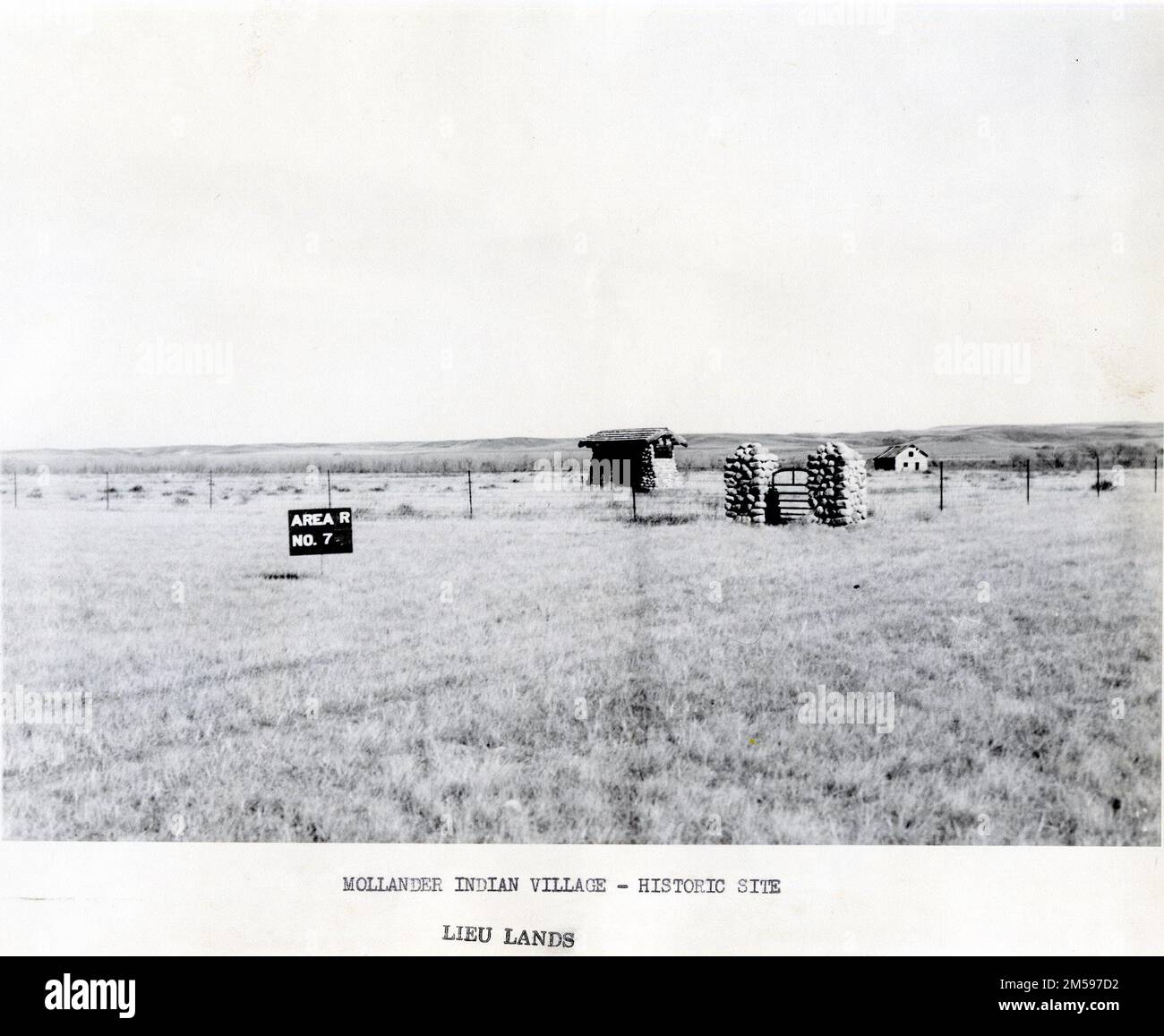 Plains indian village hi-res stock photography and images - Alamy