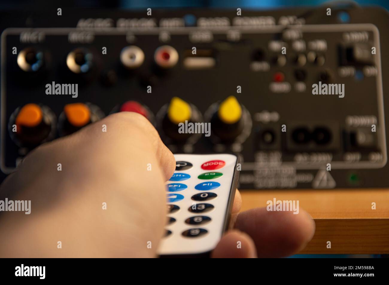 Using the remote control bluetooth power amplifier power amplifier mini bluetooth(The words are