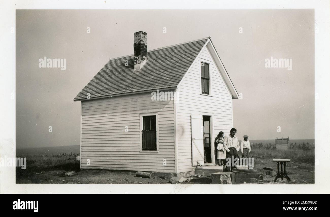 1920s native american indian family hi-res stock photography and images ...