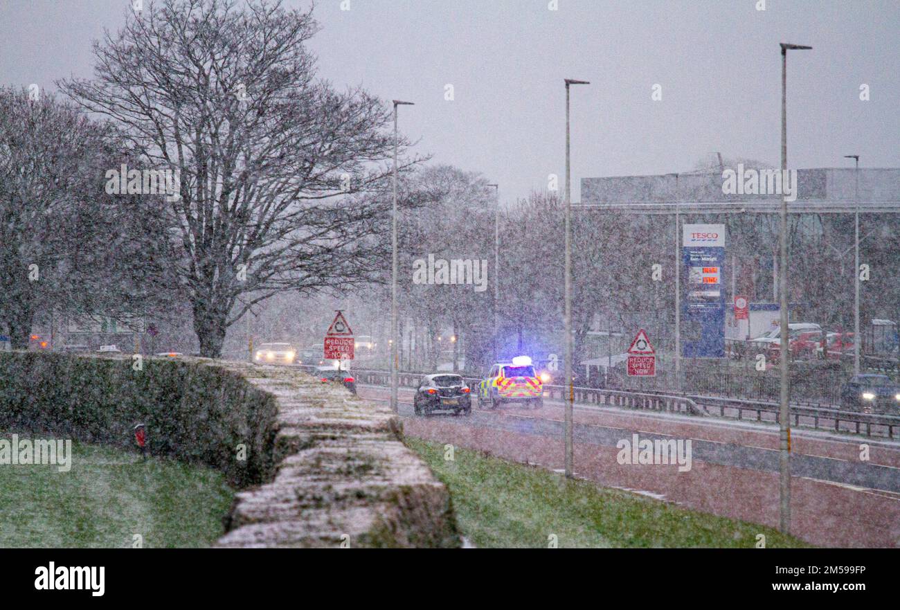 Police car in snow hires stock photography and images Alamy