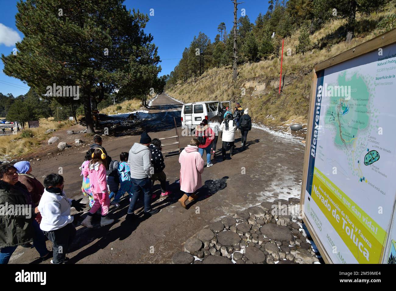 Zinacantepec, Mexico. 26th Dec, 2022. December 26 in Zinacantepec, Mexico :Hundreds of tourists visited the Nevado de Toluca Volcano 'Xinantecatl' National Park due to the first snowfall of the year caused by the cold front number 19. on December 26 in Zinacantepec, México. (Photo by Arturo Hernández/Eyepix Group/Sipa USA) Credit: Sipa USA/Alamy Live News Stock Photo