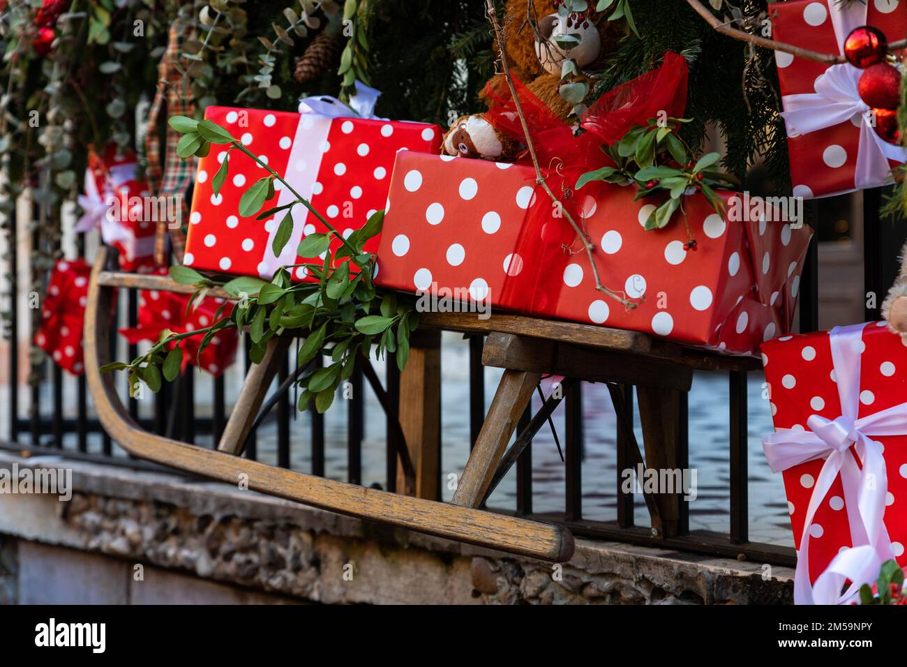 Wooden sleigh filled with red Christmas presents and gift boxes Stock ...