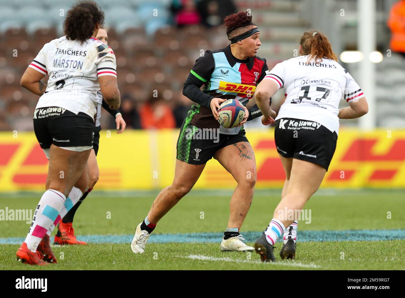 London, UK. 27th Dec, 2022. Shaunagh Brown, making her final appearance for Harlequins Women, is challenged by Gwenllian Pyrs of Bristol Bears Women during the Women's Allianz Premier 15's match Harlequins Women vs Bristol Bears Women at Twickenham Stoop, London, United Kingdom, 27th December 2022 (Photo by Nick Browning/News Images) in London, United Kingdom on 12/27/2022. (Photo by Nick Browning/News Images/Sipa USA) Credit: Sipa USA/Alamy Live News Stock Photo