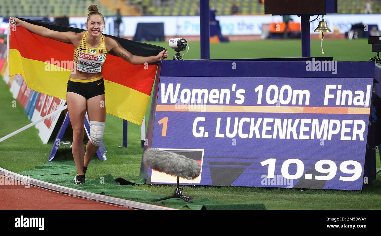 firo: 08/16/2022, European Championships, European Championship, 2022, 22, in, Munchen, Munich, Multi European Championships, EM, 100 meter final women, women's jubilation over gold medal for Gina Luckenkemper, GER is Europe's new sprint queen with Germany flag in front of scoreboard WORLDRIGHTS !!! Our terms and conditions apply, can be viewed at www.firosportphoto., copyright by firo sportphoto: Coesfelder Str. 207 D-48249 Dulmen www.firosportphoto.de mail@firosportphoto.de Account details: (V olksbank B ochum - W itten ) IBAN : DE68430601290341117100 BIC : GENODEM1BOC Tel:  49-2594-9916004 Stock Photo