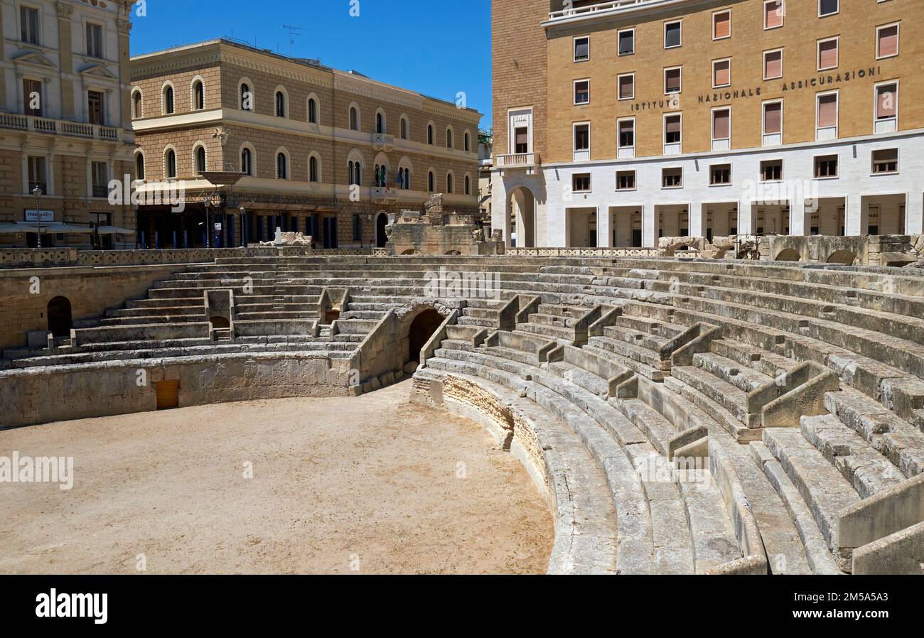 The Roman amphitheatre in Piazza Sant'Oronzo, Lecce, Apulia (Puglia), Southern Italy. Stock Photo