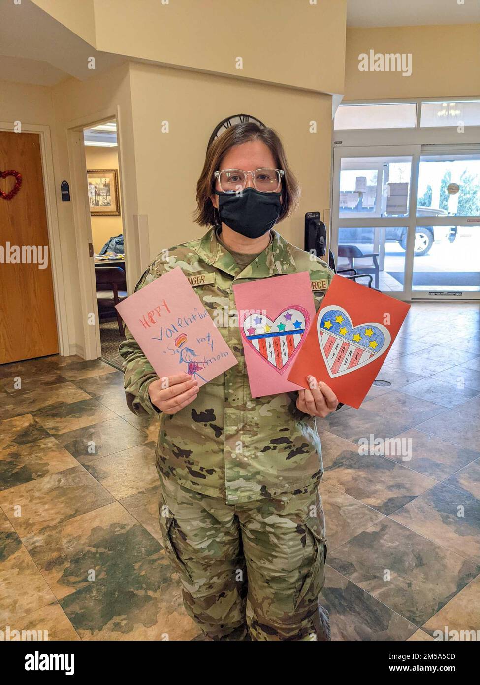 U.S. Air Force Senior Airman Gloria Conger, 97th Air Mobility Wing command post, poses with Valentine’s Day cards at Magnolia Creek Skilled Nursing and Therapy, Oklahoma, Feb. 14, 2022. Several Airmen from multiple squadrons were a part of the Valentines for Vets volunteer event. Stock Photo