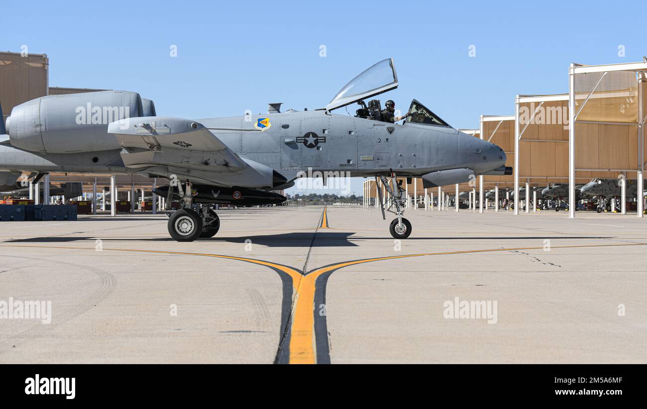A U.S. Air Force A-10 Thunderbolt II taxis at Davis-Monthan Air Force Base, Arizona, Feb. 14, 2022. A-10s assigned to the A-10C Thunderbolt II Demonstration Team participated in the Air Force's flyover of SBLVI. Stock Photo