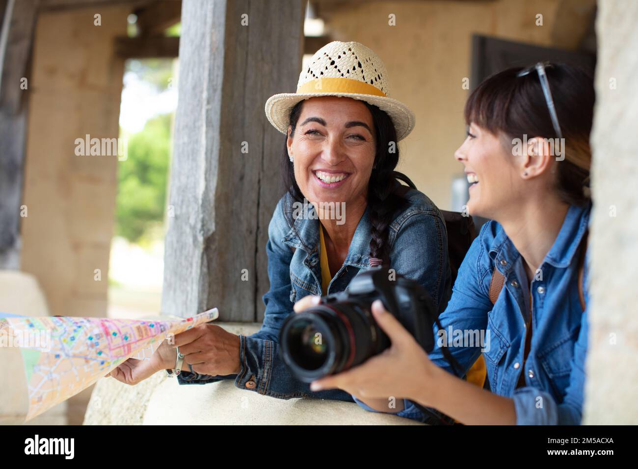 Checvking A Rmap two women tourists checking a map Stock Photo - Alamy