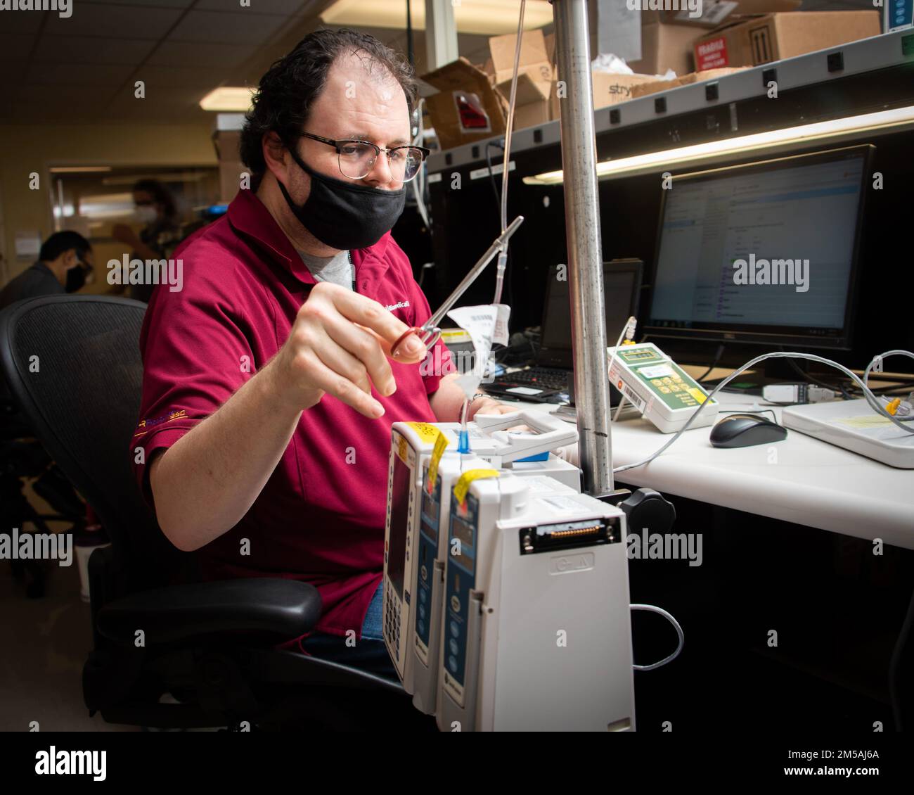 Biomedical equipment technician hi-res stock photography and images - Page  3 - Alamy, image size:1300x1130