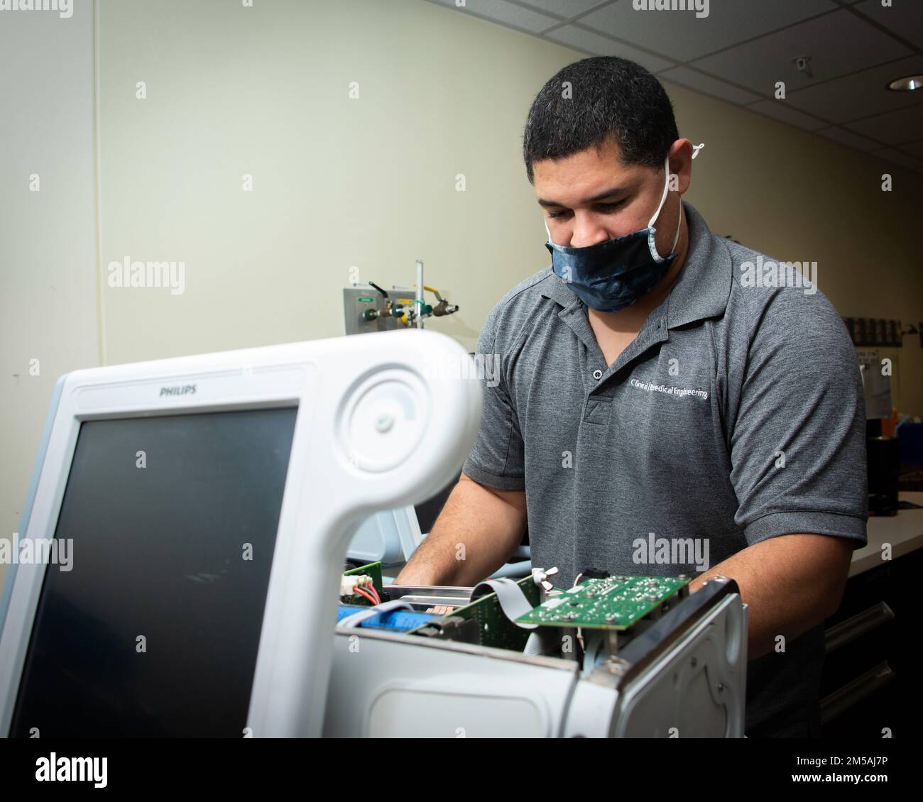 Biomedical maintenance hi-res stock photography and images - Alamy, image size:1300x1130