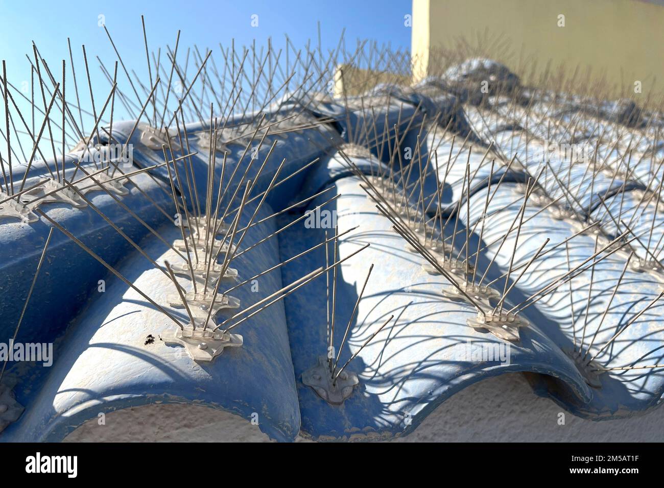 Impressions from Doha/Qatar on December 14th, 2022. Pigeon deterrent