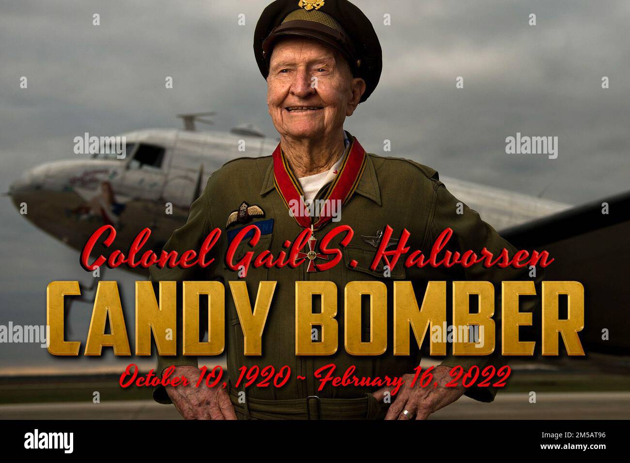 https://c8.alamy.com/comp/2M5AT96/retired-col-gail-s-halvorsen-more-prominently-known-as-the-candy-bomber-passed-away-february-17-2022-at-age-101-social-media-and-news-story-graphic-2M5AT96.jpg